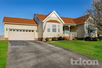 Building Photo - 1605 Mary Ct