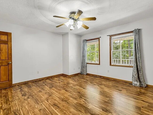 Building Photo - 428 Grand Ridge Dr