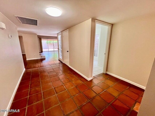 Building Photo - 5433 N 79th Pl