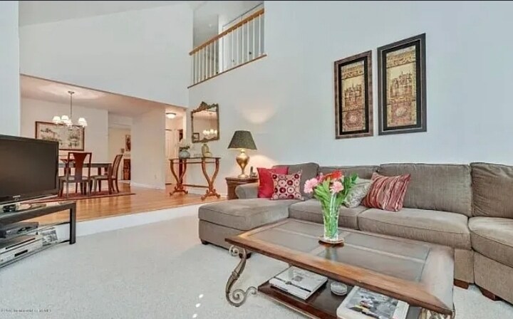 Building Photo - 8 Harrow Ln