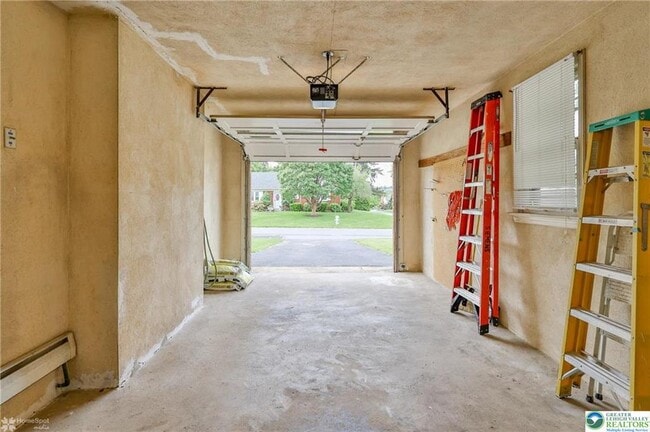 Building Photo - 3030 W Woodlawn St