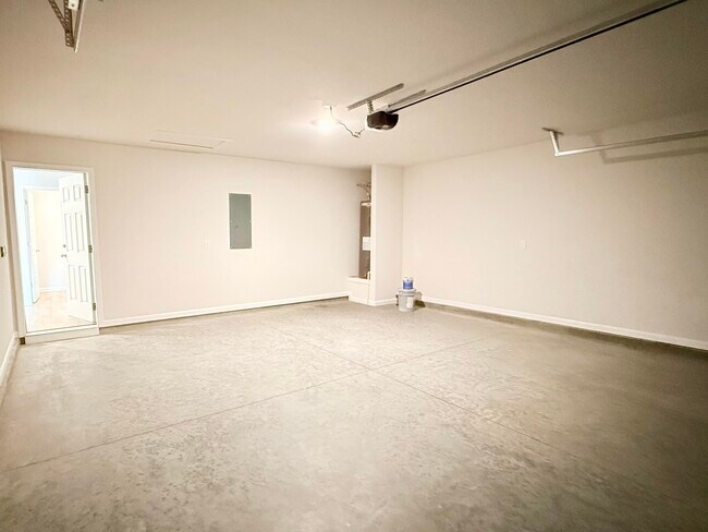 Building Photo - 1946 Tree Swallow Dr