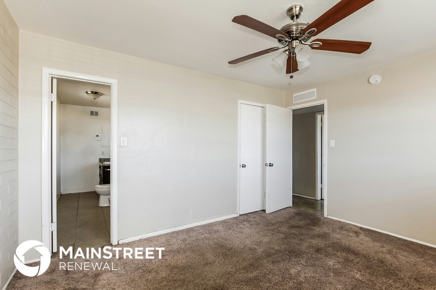 Building Photo - 5353 N 61st Ave