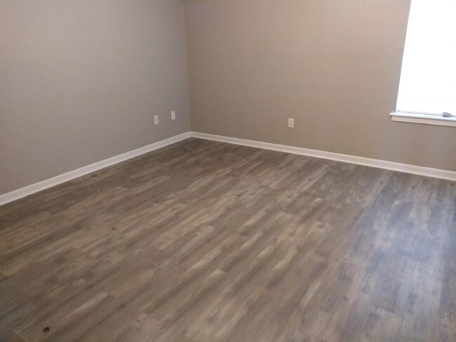 Building Photo - 517 Melton Dr