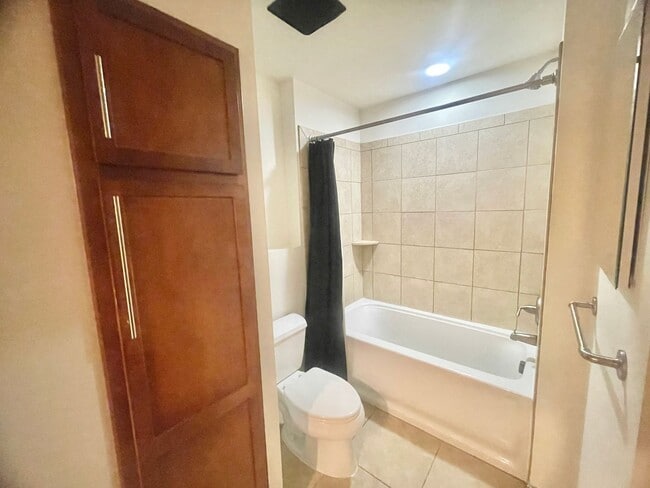 Building Photo - Stunning Downtown Apartment with Parking Garage Access Deducted from monthly Rent!