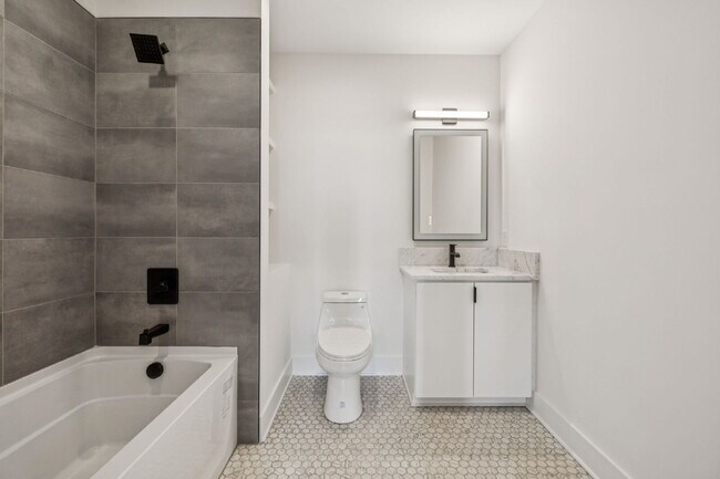 Building Photo - "Spacious 4-Bed, 4-Bath Gem in Nashville -...