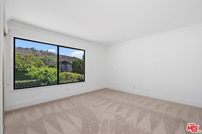 Building Photo - 1347 Avenida de Cortez