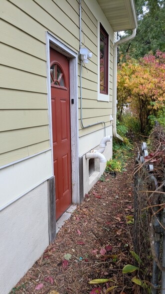 Private entrance to the apartment. - 5244 41st Ave S