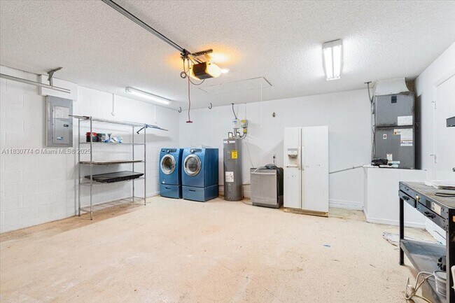 Building Photo - 3749 SW Kasin St