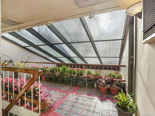 Building Photo - 8 Bayberry Ridge Rd