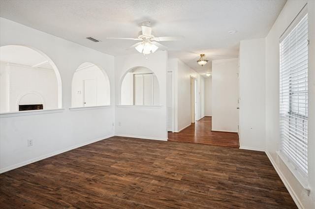 Building Photo - 2804 Royal Oaks Dr