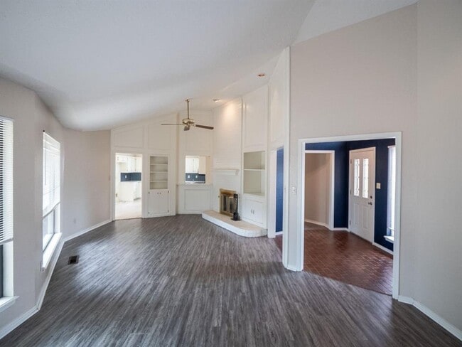 Building Photo - 3201 Creekwood Ct