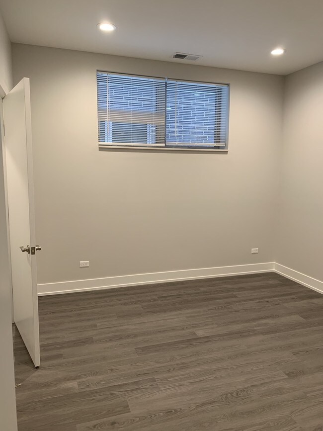 Building Photo - 3333 S Michigan Ave