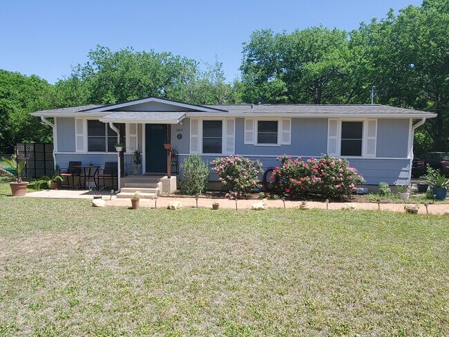 Primary Photo - 1003 Bugg Ln