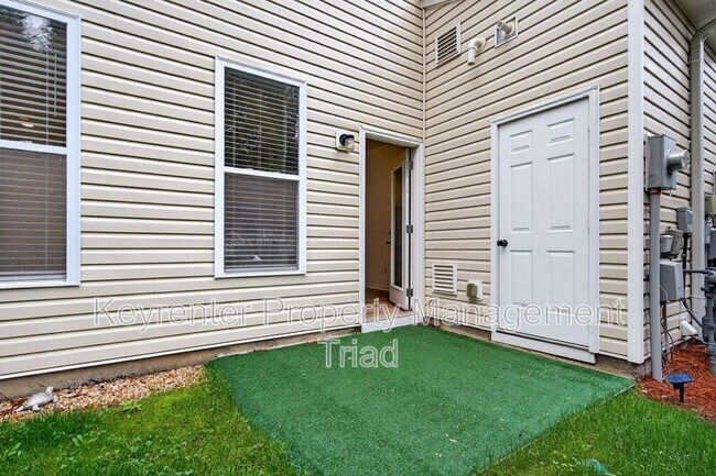 Building Photo - 2 Blue Stone Ln