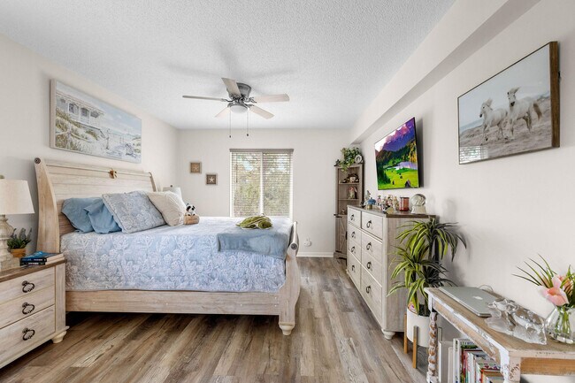 Building Photo - 2502 SE Anchorage Cove