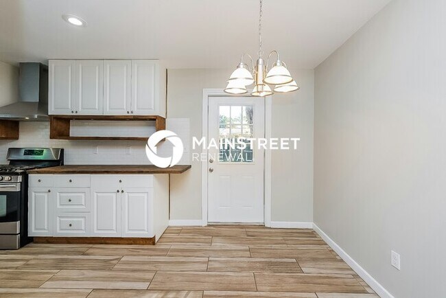 Building Photo - 4 Bedroom Pet-Friendly Home in LARGO, FL with Main Street Renewal