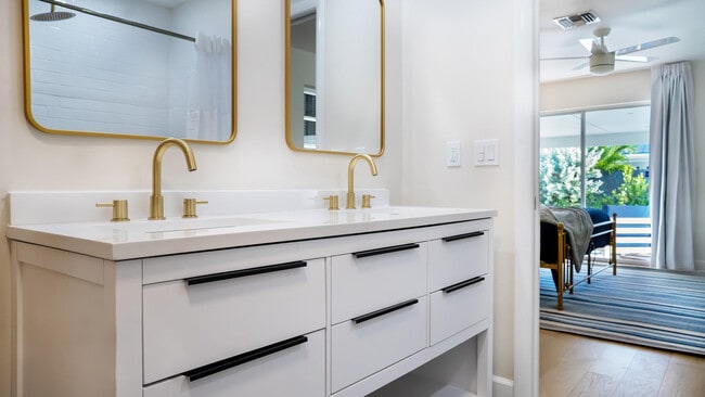 Building Photo - 518 Sunshine Dr