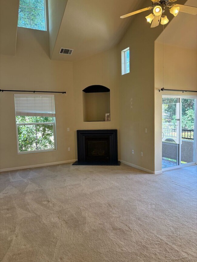 Building Photo - Modern Comfort in West Sacramento – 2 Bed,...