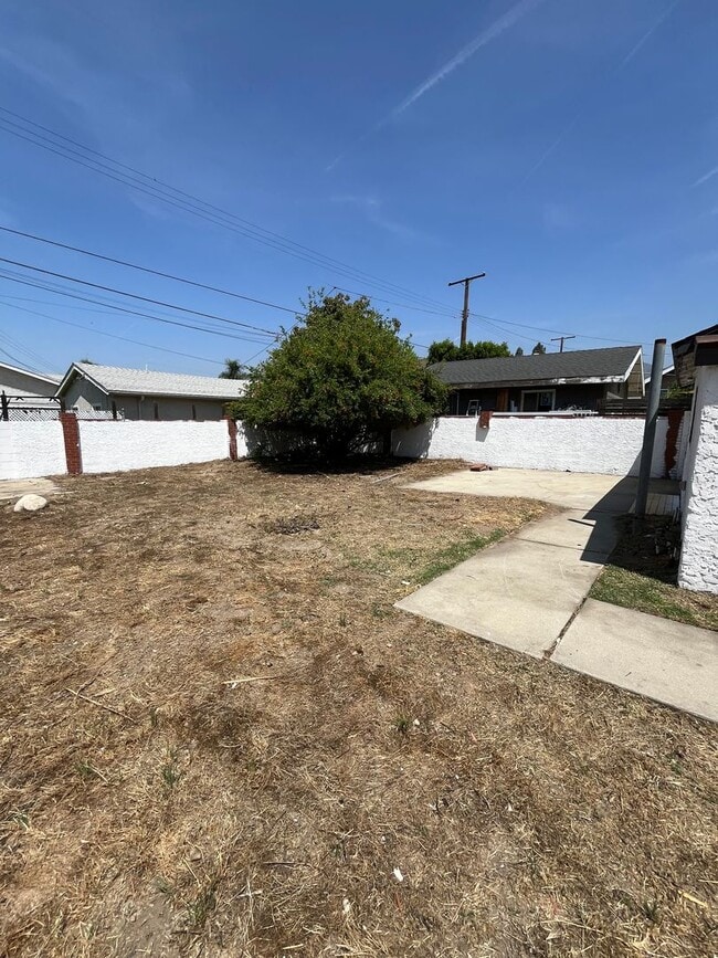 Building Photo - 615 N Orange Ave