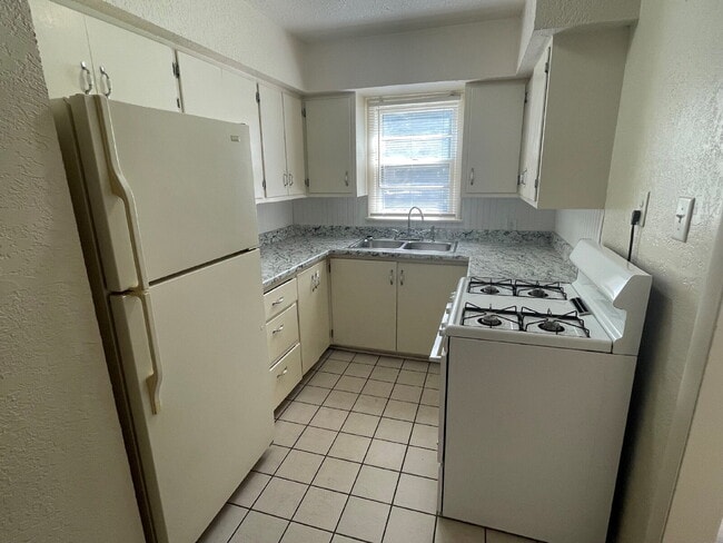 Building Photo - 1907 N Jeanette Ave