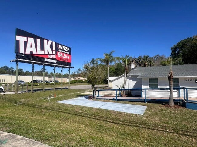 Building Photo - Commercial Building for rent !