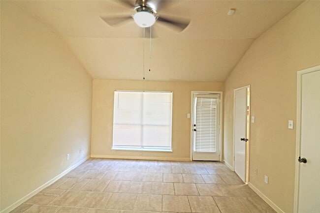 Building Photo - 7603 Loro Linda Dr