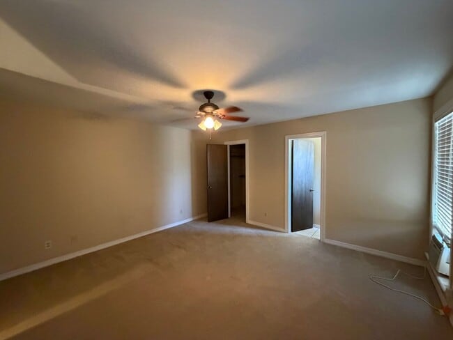 Building Photo - 3815 Creswell Ave