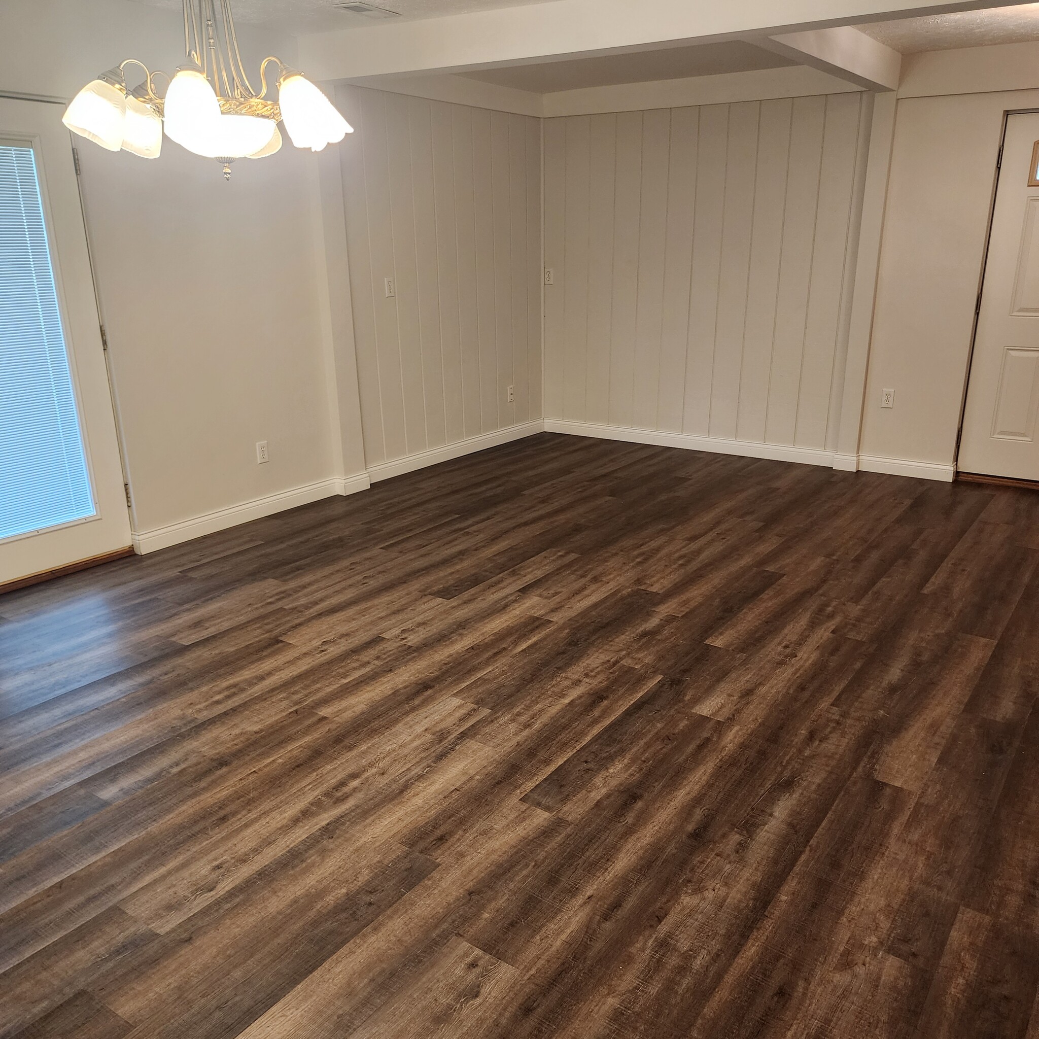 Large Combined Dining Room - Family Room - 878 N Base Rd