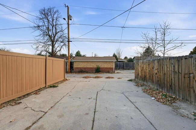 Building Photo - 5320 E Thrill Pl
