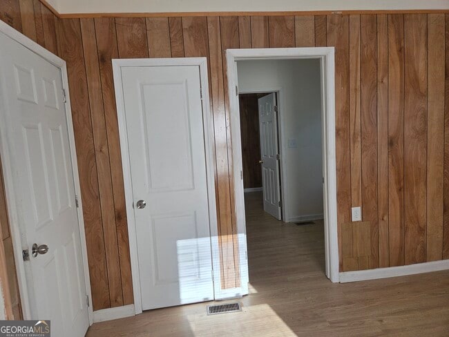 Building Photo - 41 W Main St