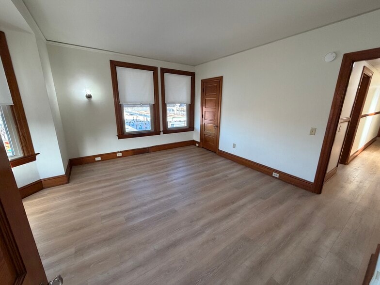 Building Photo - 3 E Chestnut St