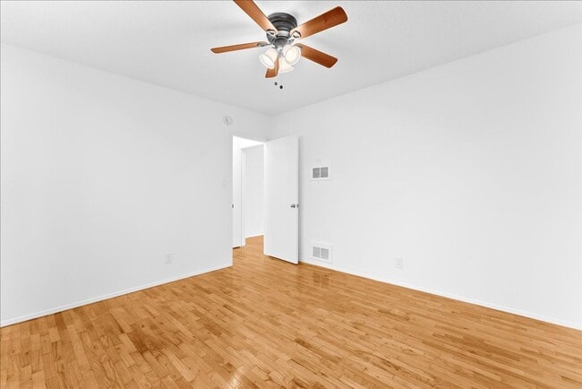 Building Photo - 2464 Penmar Ave
