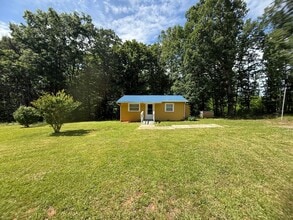Building Photo - 1208 S Coolwell Rd