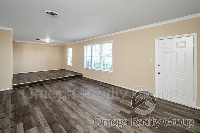 Building Photo - 3215 Walton Dr