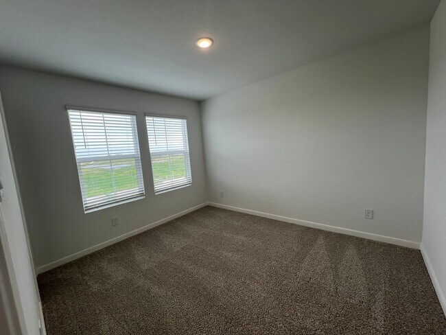 Building Photo - Beautiful 4/2.5 home in Hannah Heights