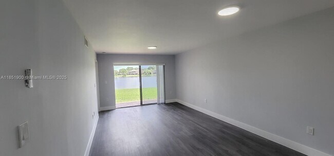 Building Photo - 9830 Nob Hill Ln