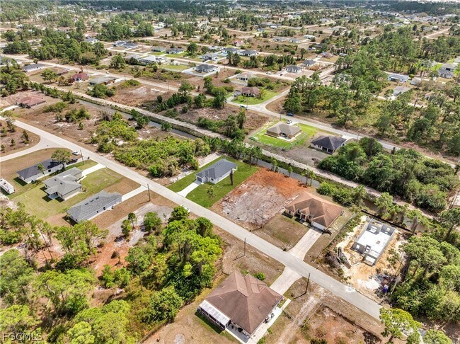 Building Photo - 724 Lamar St E