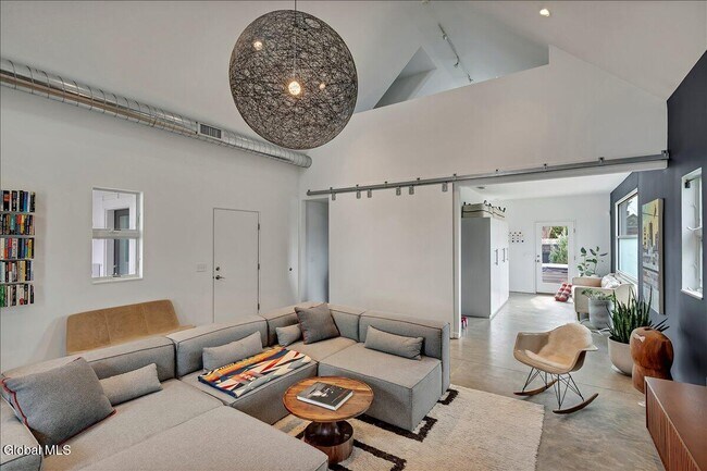 Building Photo - 18 Granite St