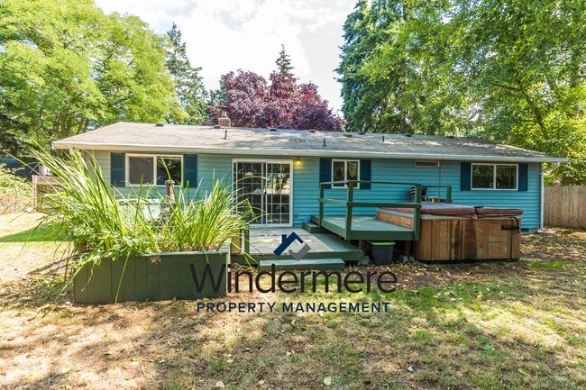 Building Photo - Fully-Furnished Cozy 3 Bedroom Home - Shor...