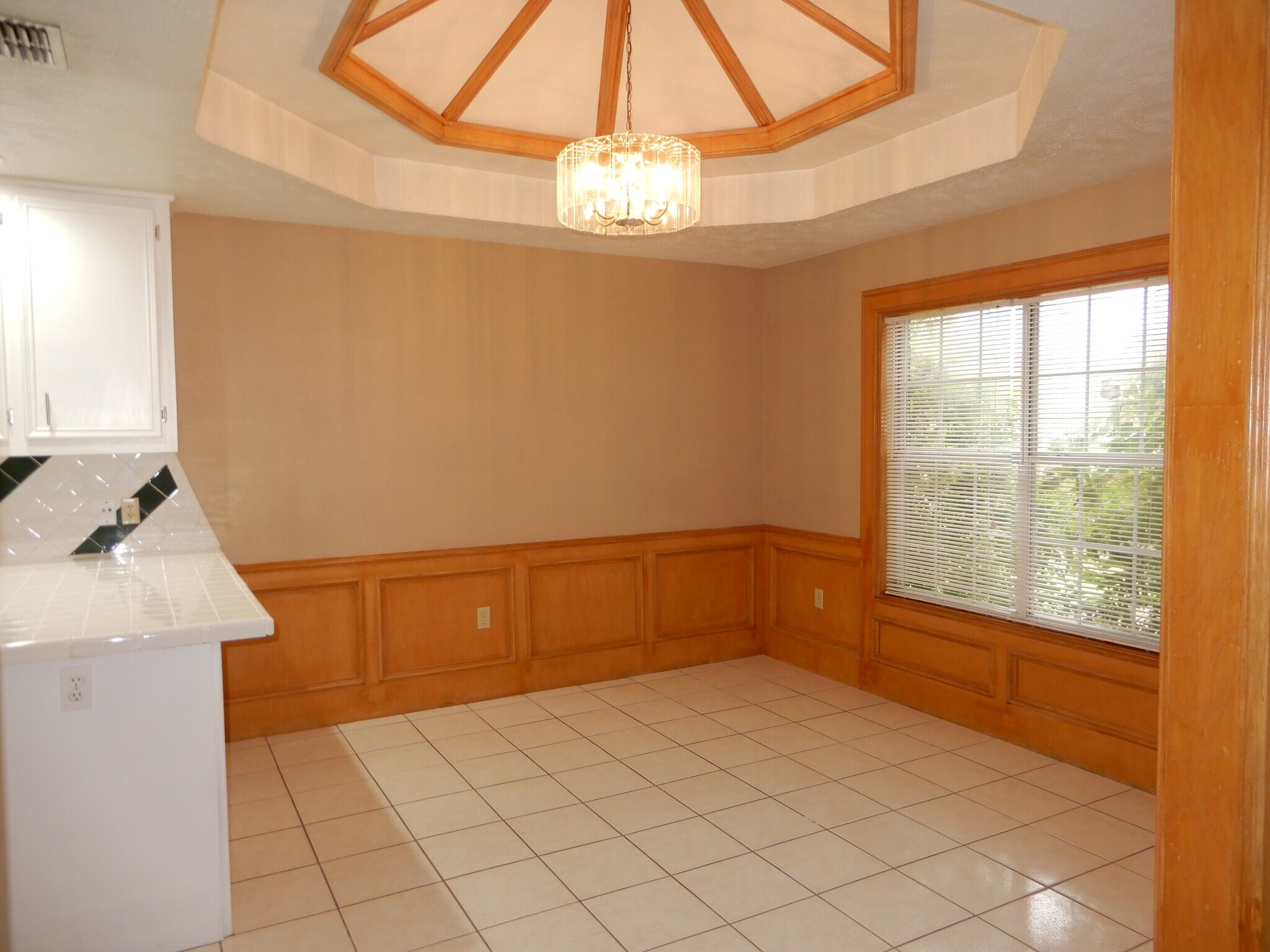 Building Photo - 512 E Yarrow Ave