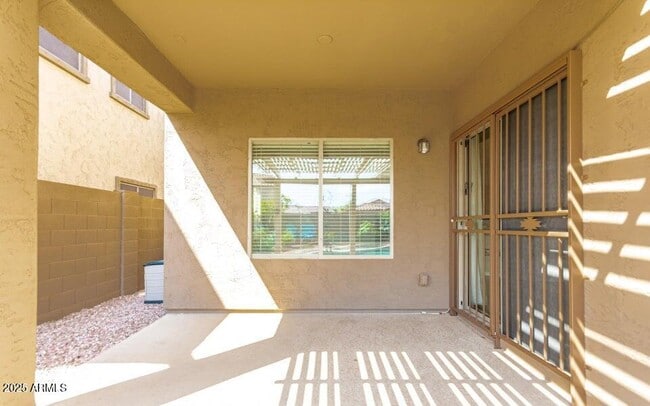 Building Photo - 2043 W Kathleen Rd
