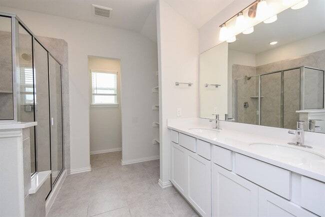 Building Photo - 27943 Western Crk Ct