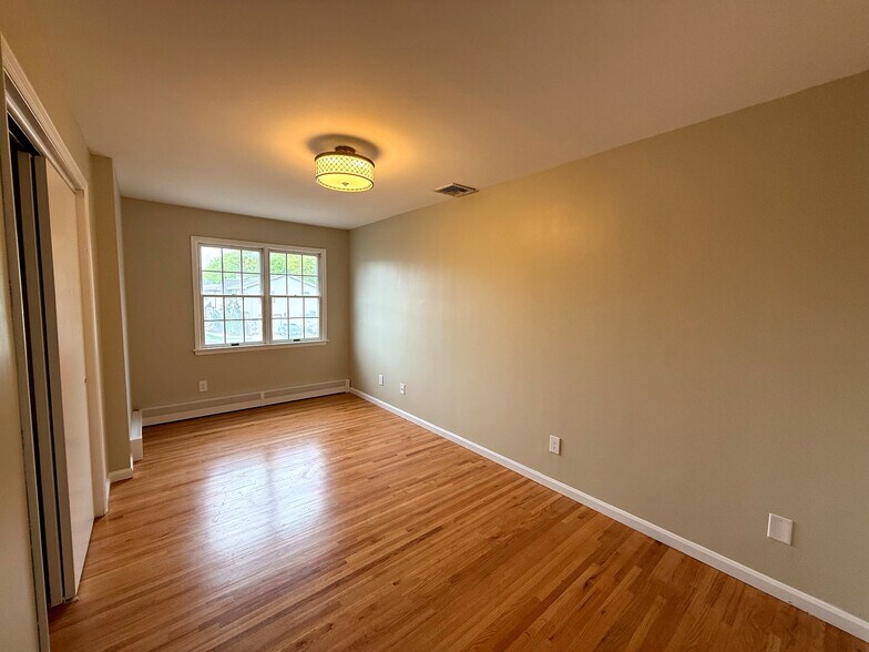 Building Photo - 44 Willow Wood Ct