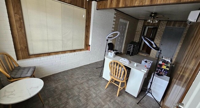 Building Photo - 713 Lariat Loop