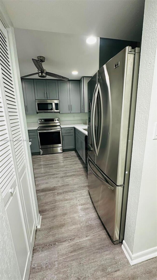 Building Photo - 2091 Coral Ridge Dr