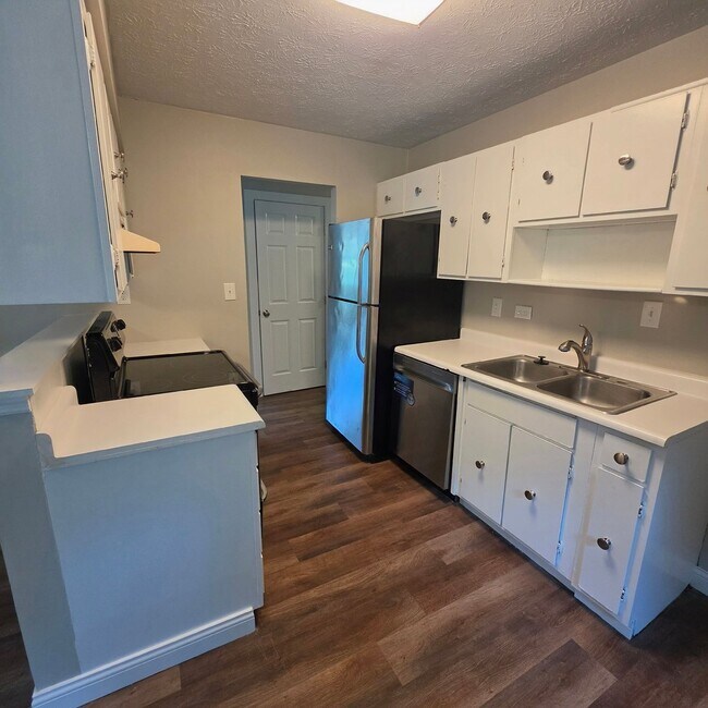 Building Photo - *Coming Soon!!*724 Winding Way Recently Renovated 4BR, 1 BA House in Union Township*