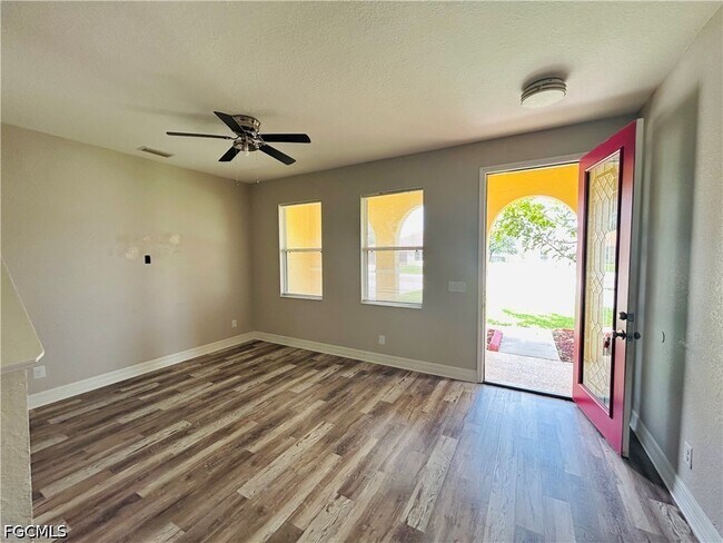 Building Photo - 8041 Allamanda Ct