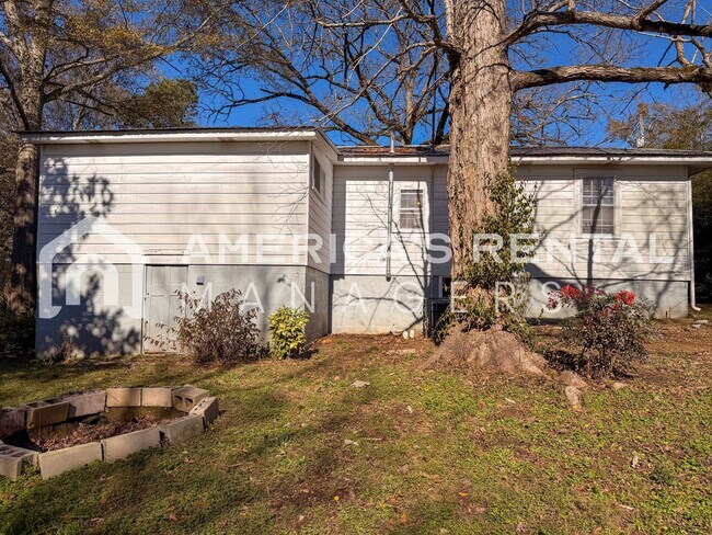 Building Photo - Charming & Spacious Graysville Home for Rent!