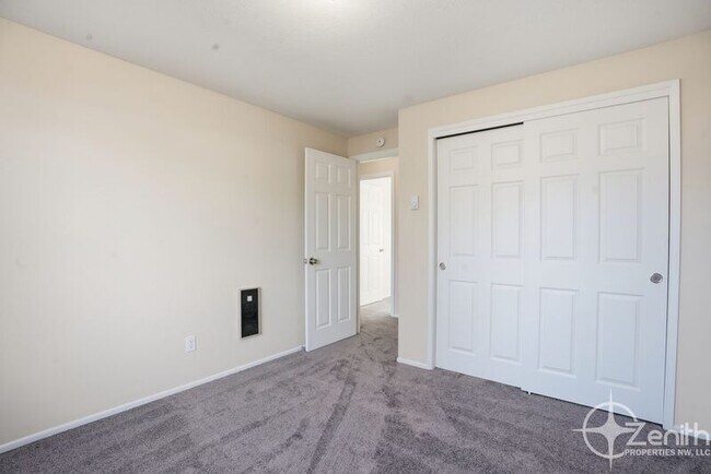 Building Photo - 11907 NE 4th St